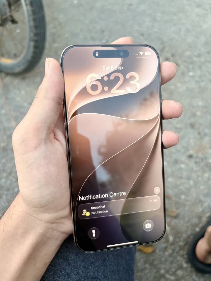 Apple iPhone 16 Pro Max 1