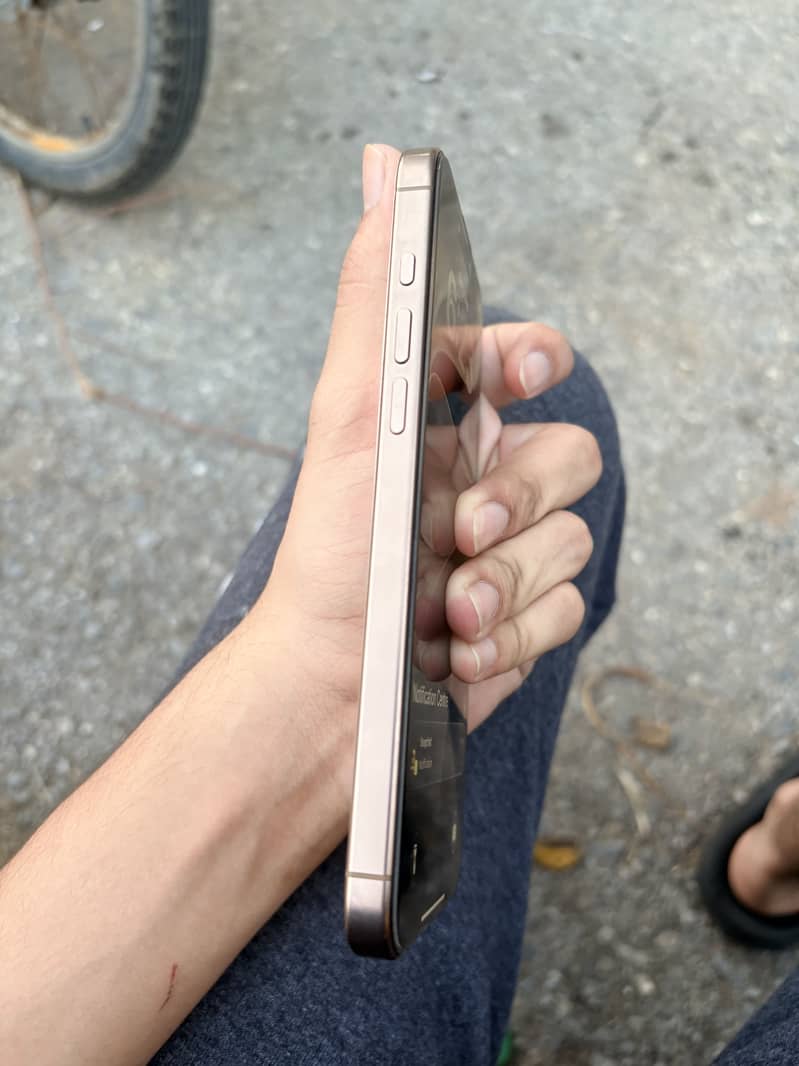 Apple iPhone 16 Pro Max 3