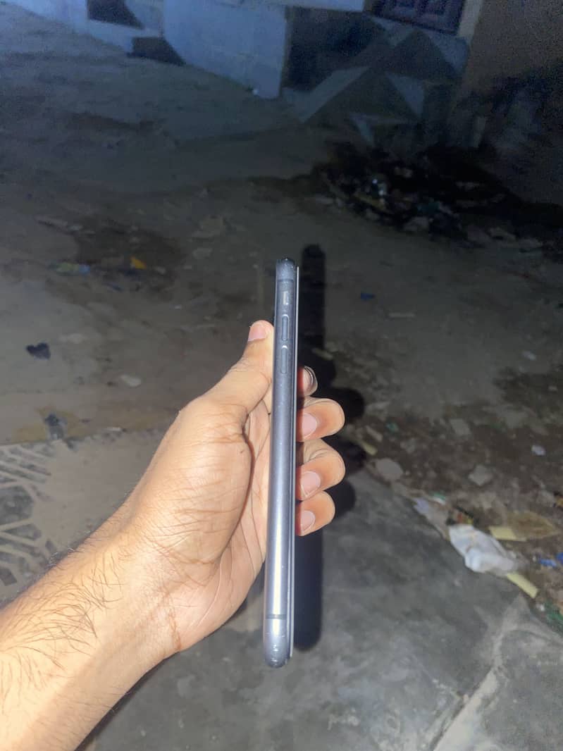 Apple iPhone 11 3