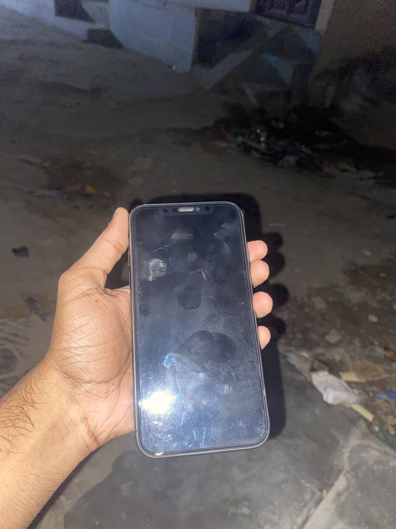 Apple iPhone 11 4