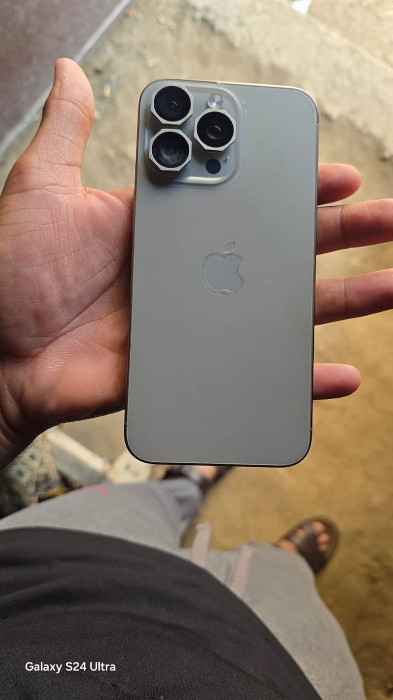 Apple iPhone 15 Pro Max 0