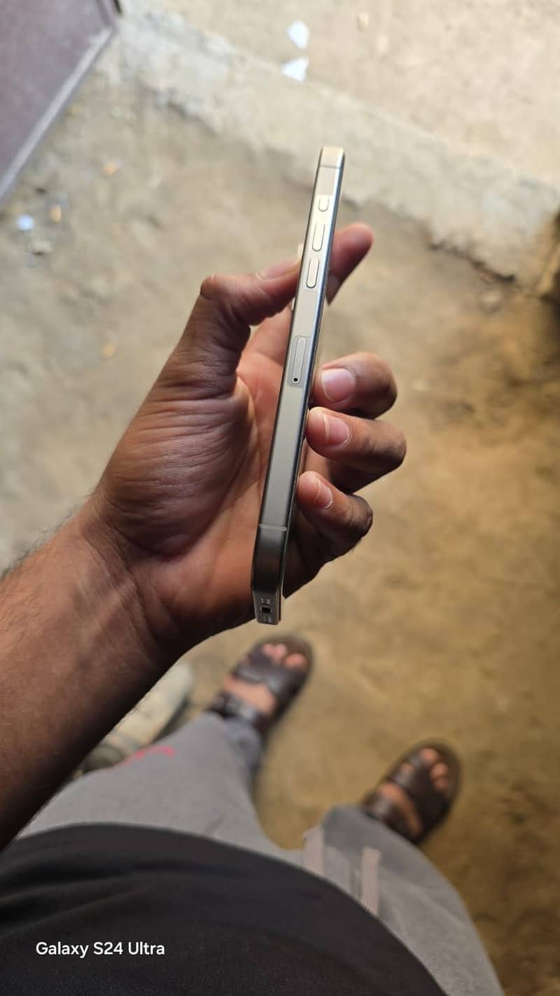 Apple iPhone 15 Pro Max 1