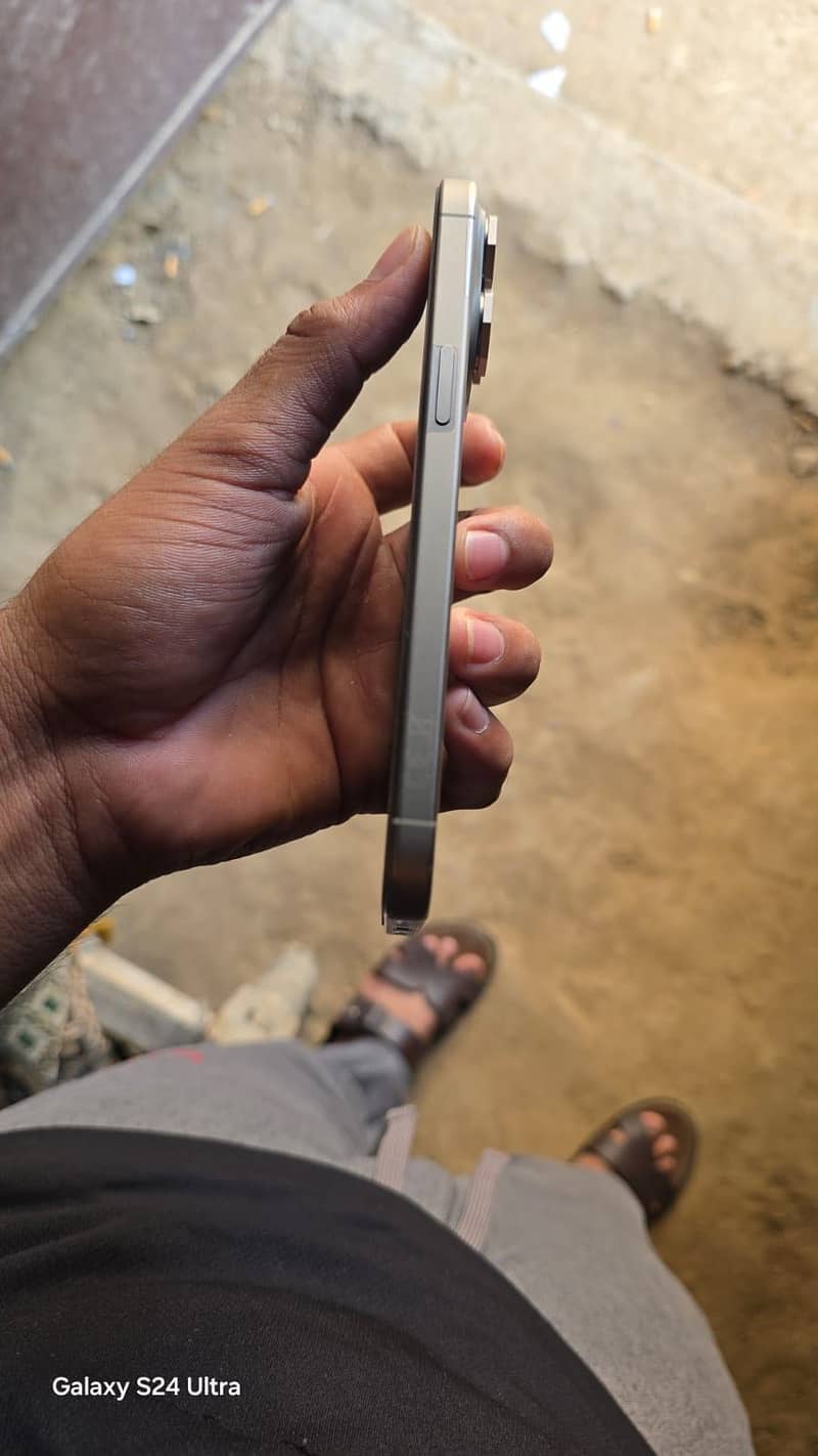 Apple iPhone 15 Pro Max 2