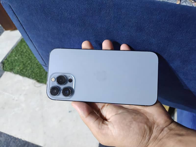 Apple iPhone 13 Pro Max 2
