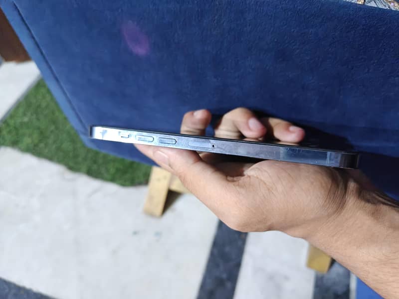 Apple iPhone 13 Pro Max 4