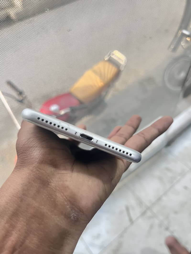 Apple iPhone 7 Plus 2