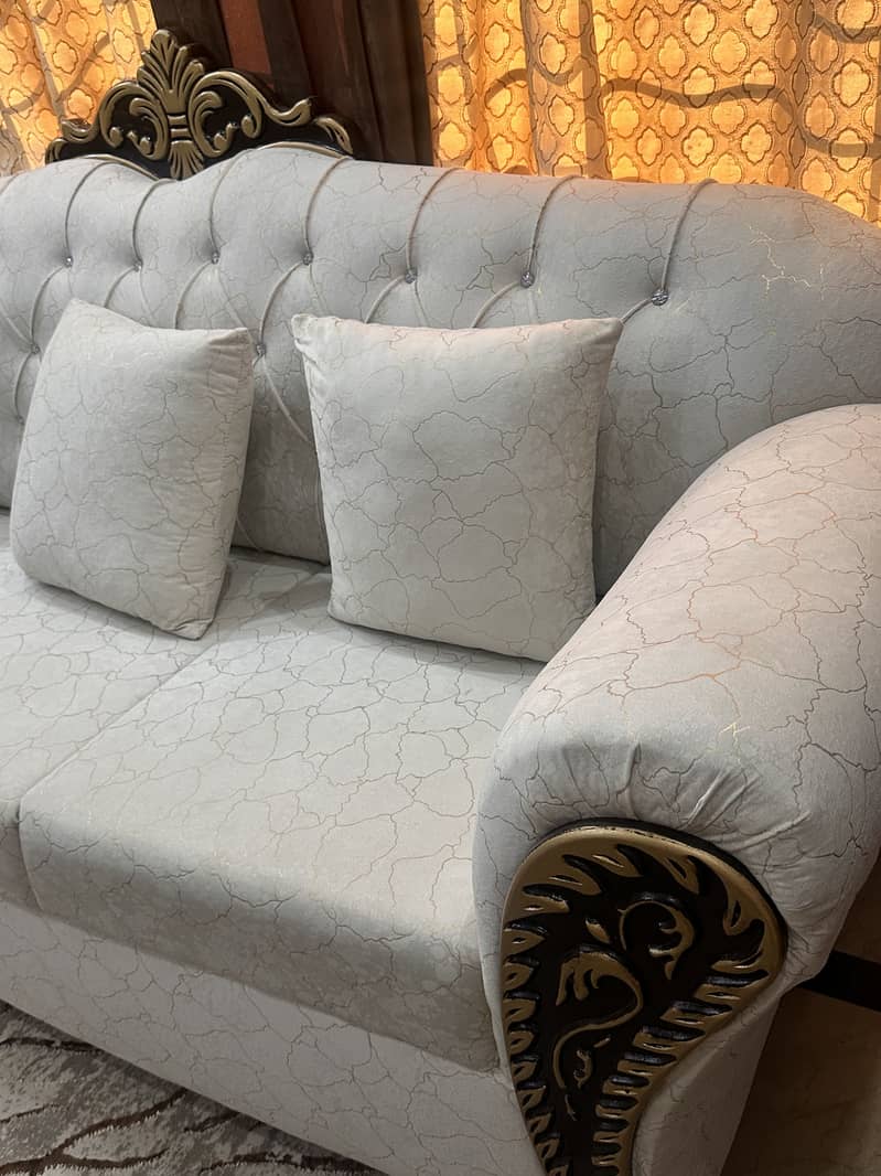 Sofa with cushions 0
