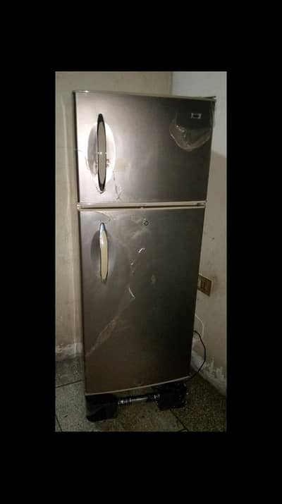 Haier ki medium size ki use mein fridge hai bohat achi chalti hai