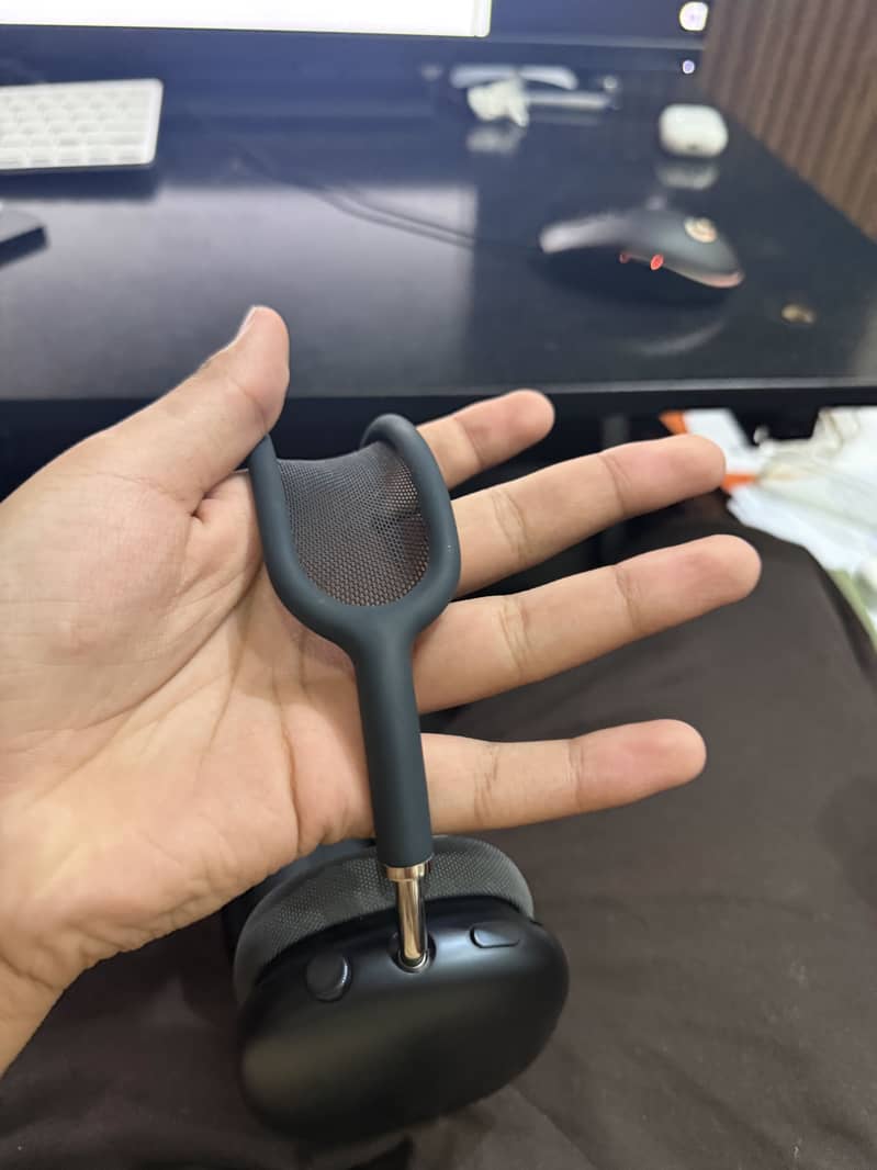 AirPod max 6