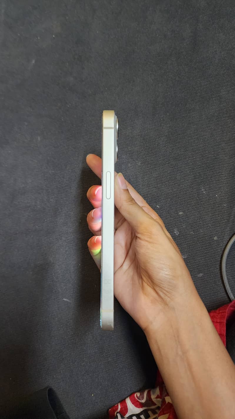 Apple iPhone 13 2