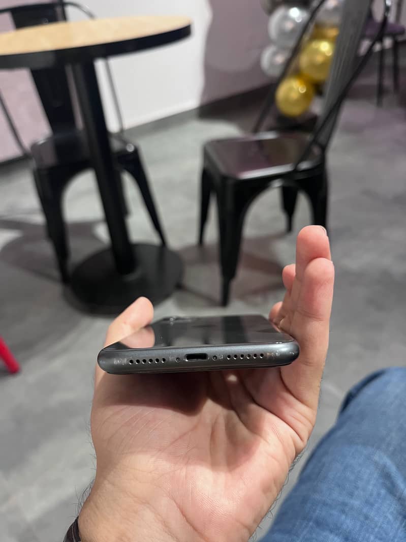 iPhone 11 3