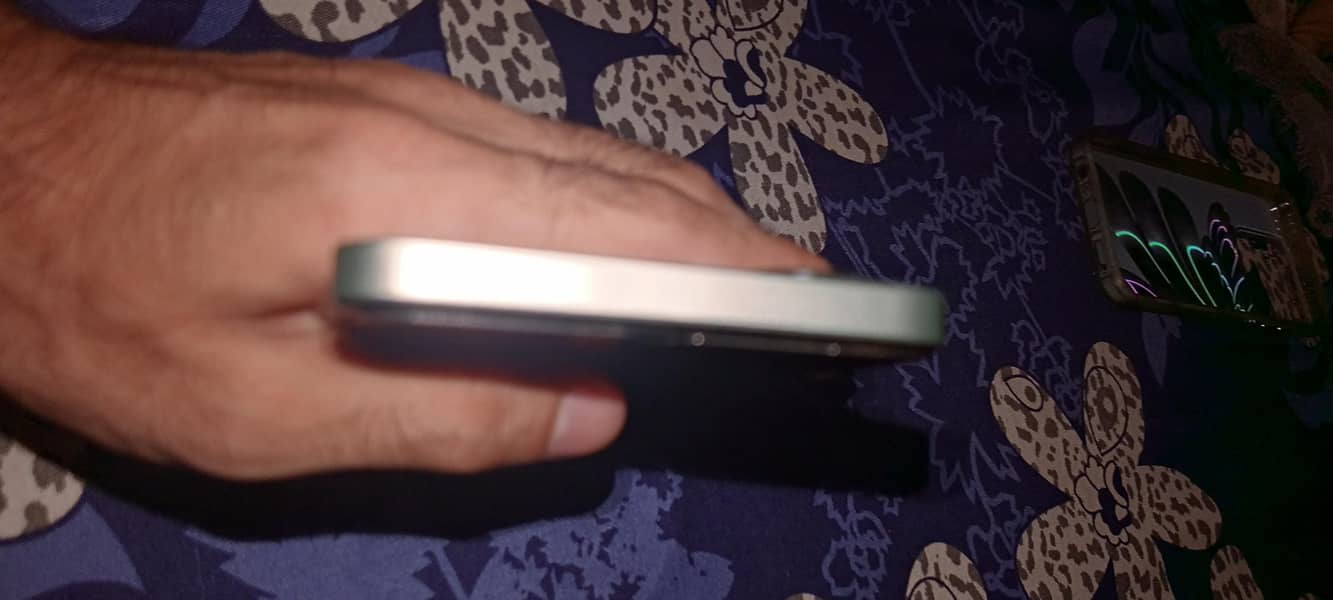 Realme Note 60x 4