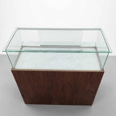 Glass Counter Wooden Base Qainchi Mor