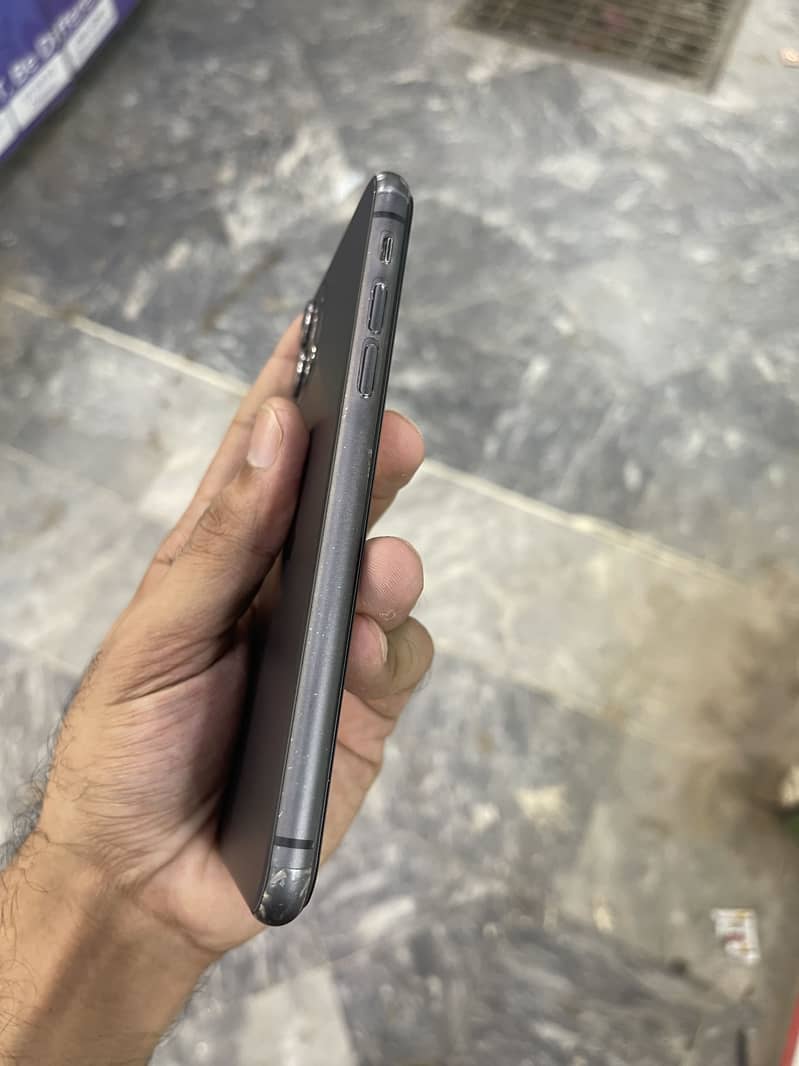 Apple iPhone 11 3