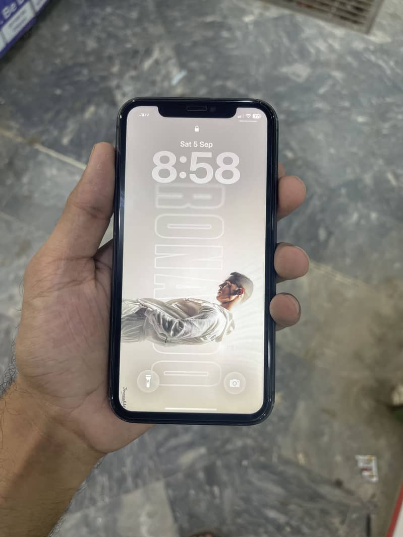 Apple iPhone 11 4