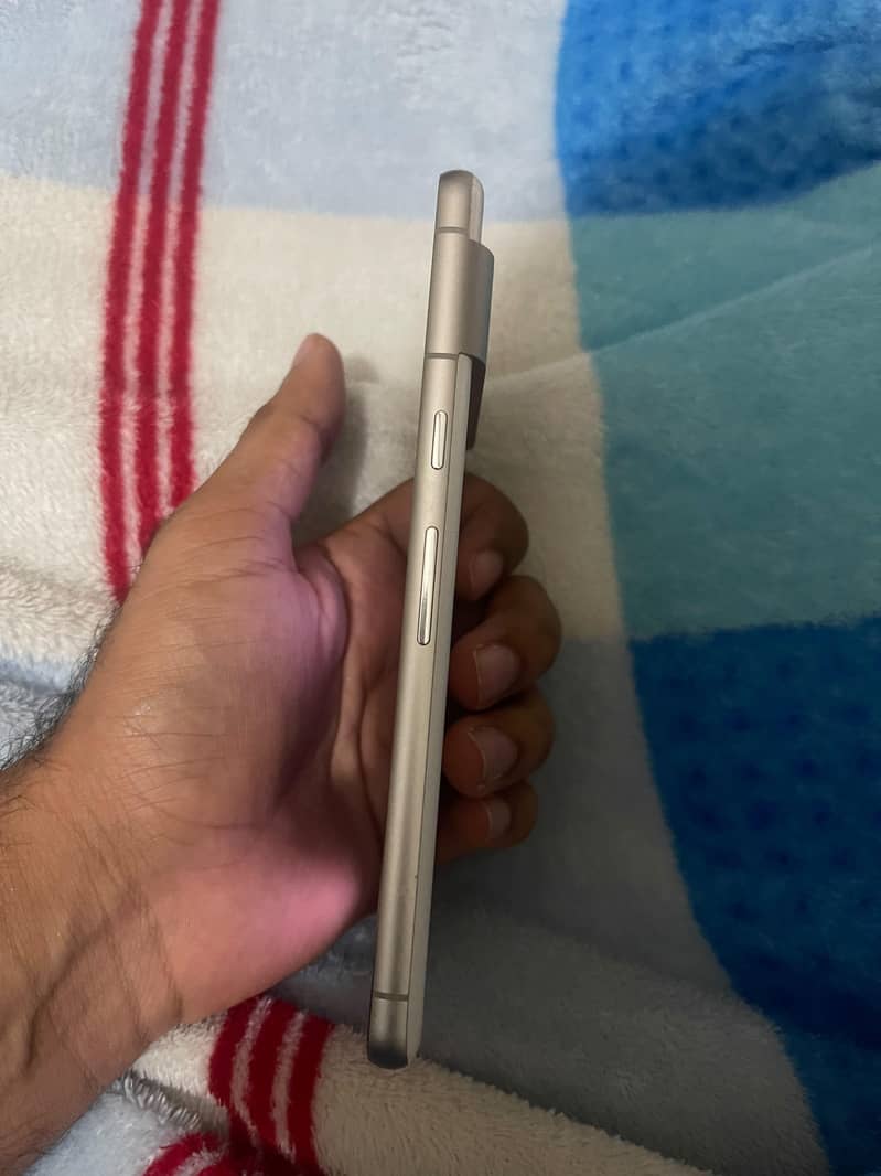Google Pixel 7 4