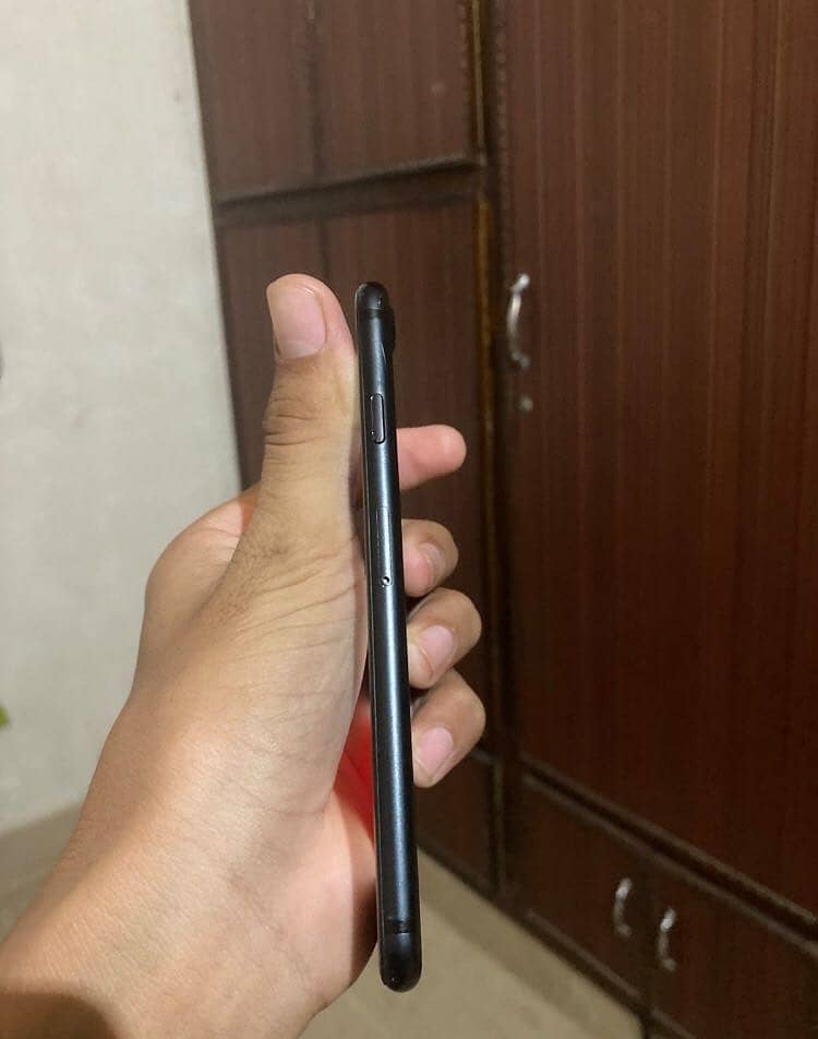 Apple iPhone 7 0