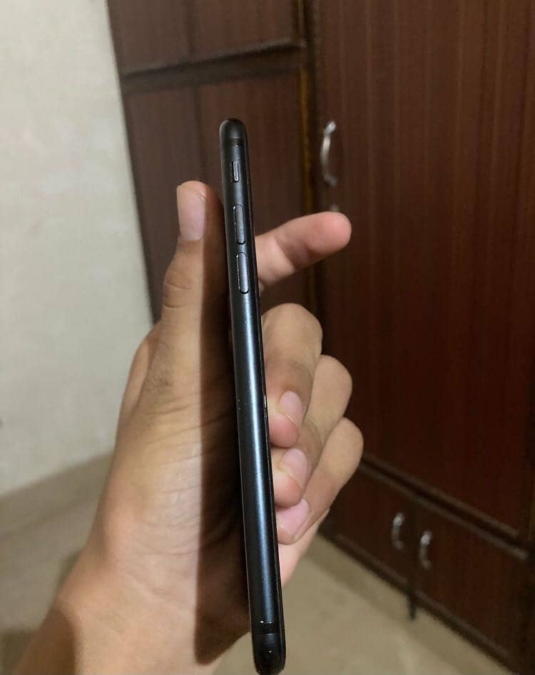 Apple iPhone 7 3