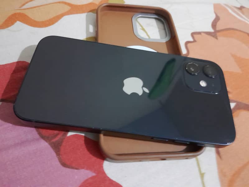 Apple iPhone 12 3