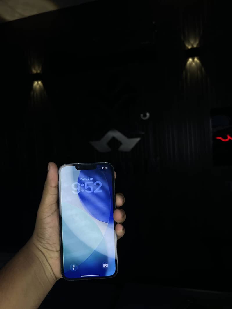 Apple iPhone 13 4