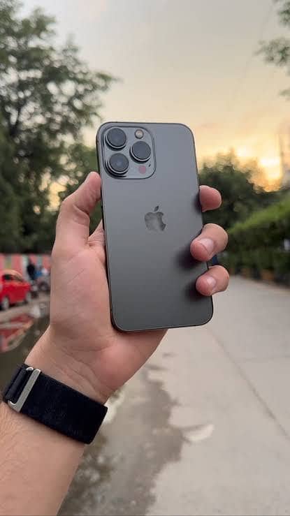Apple iPhone 13 Pro 0