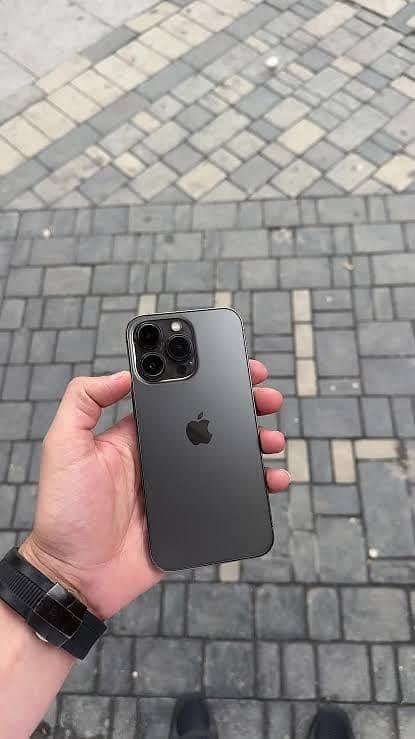 Apple iPhone 13 Pro 1