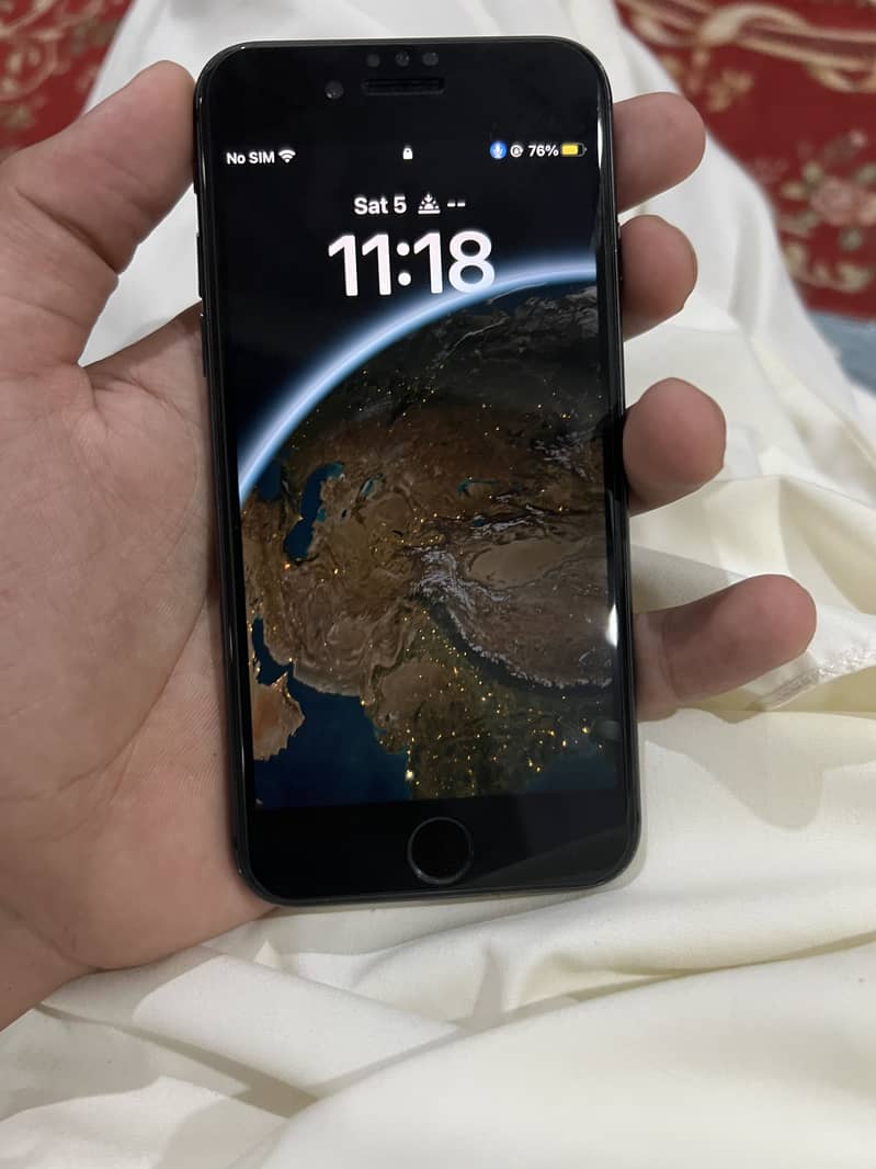 Apple iPhone 8 4