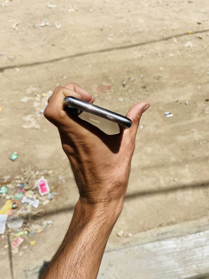 Apple iPhone X 3