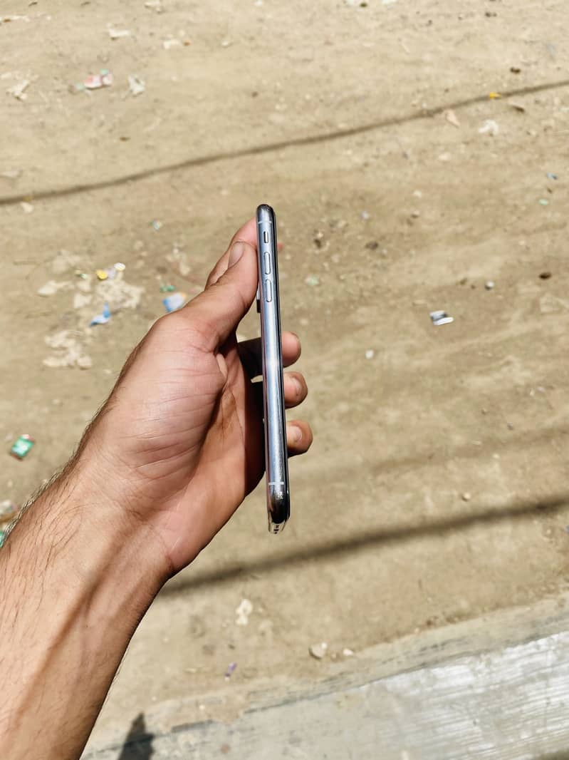 Apple iPhone X 5