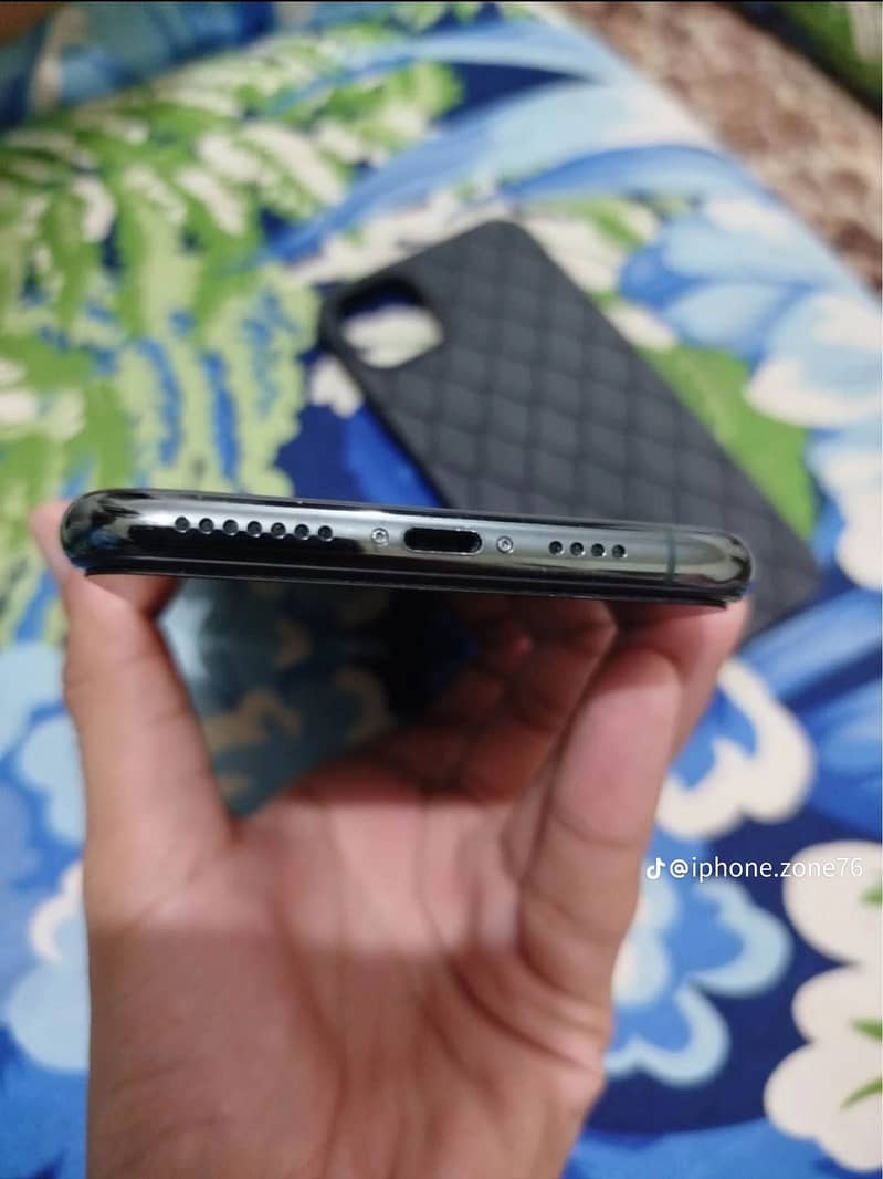Apple iPhone 11 Pro Max 1