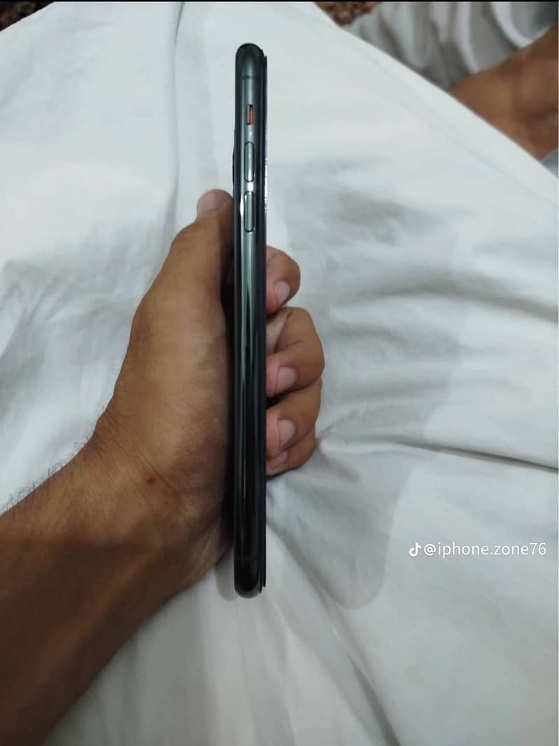 Apple iPhone 11 Pro Max 2