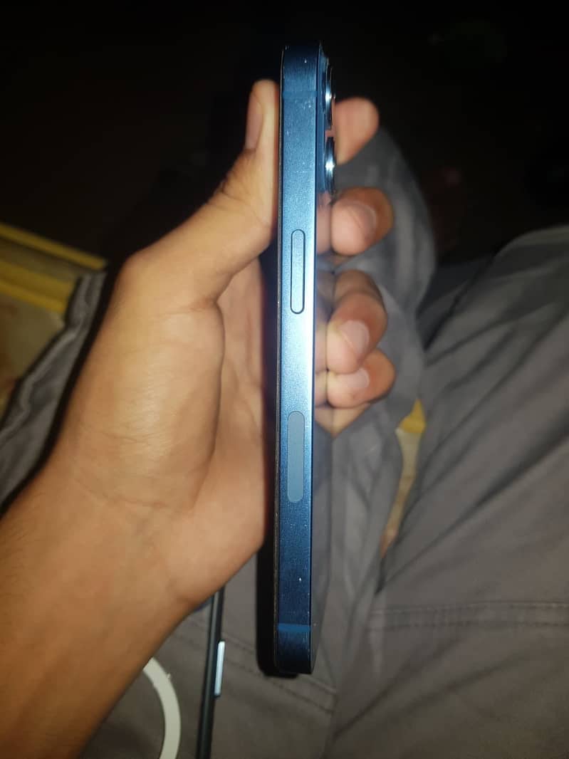 Apple iPhone 13 2