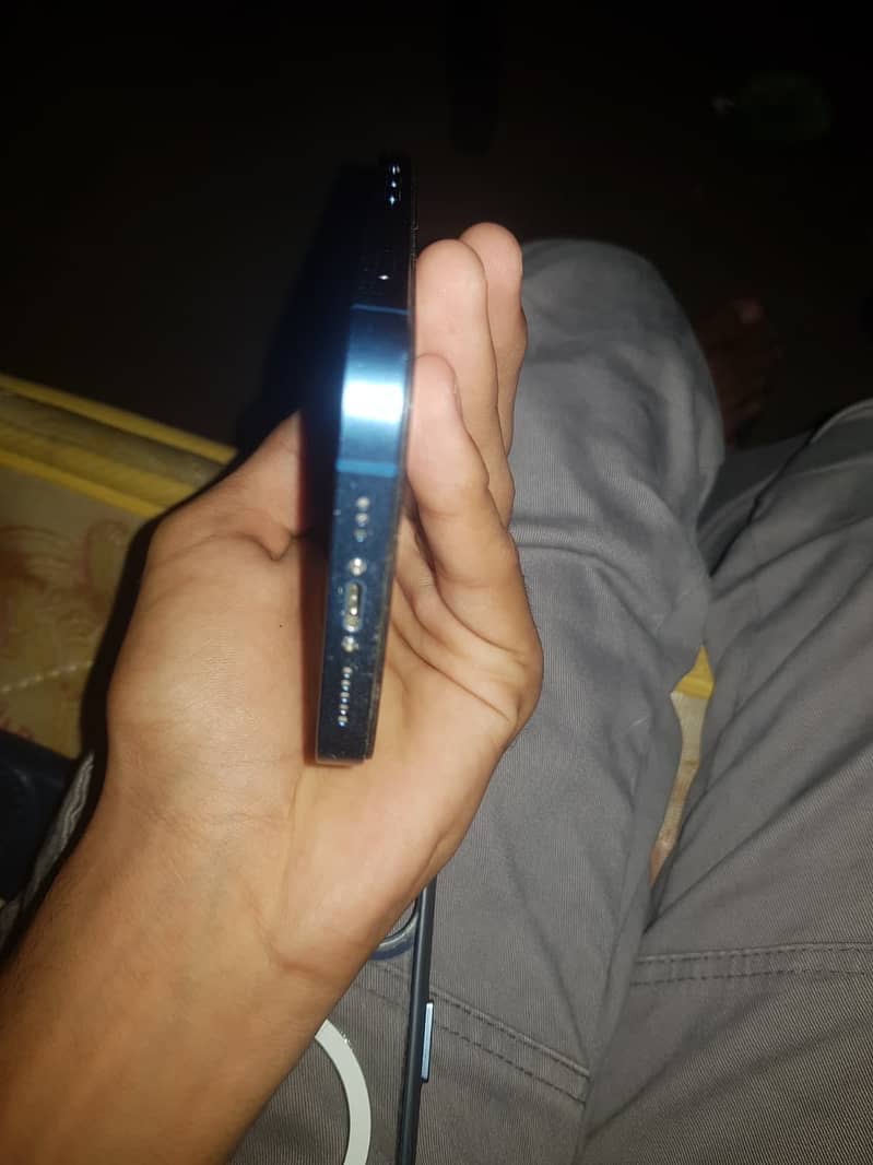 Apple iPhone 13 7