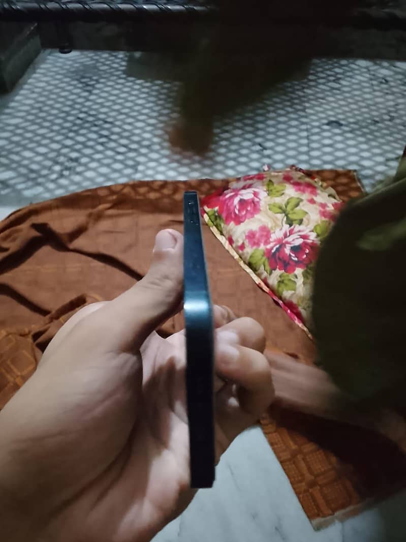 Apple iPhone 13 2