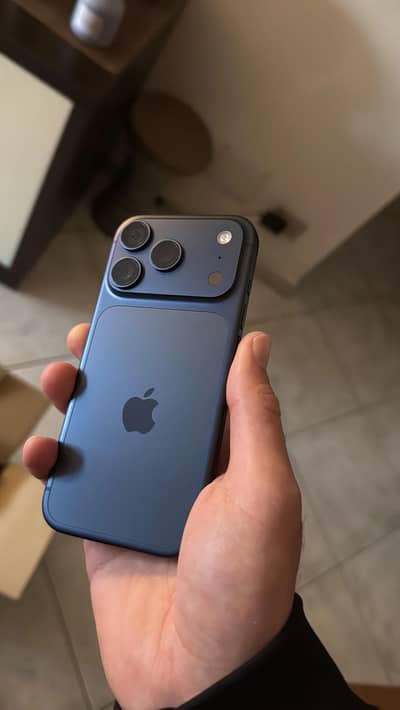 Apple iPhone 17 Pro jv