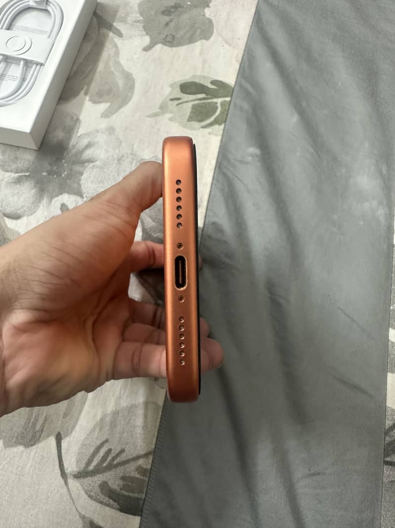 Apple iPhone 17 Pro Max 4