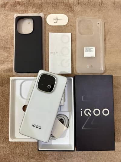 Vivo iQOO Z10 Turbo Plus (12gb 256gb) Complete Box