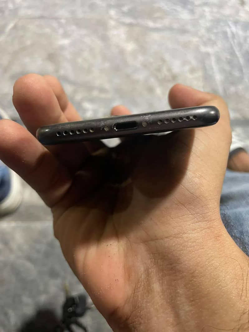 Apple iPhone 8 3
