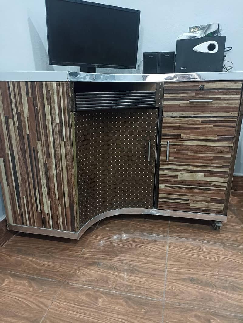Computer table for sale 1