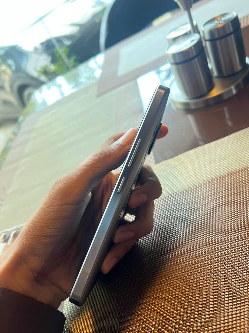 Sharp Aquos R7 4
