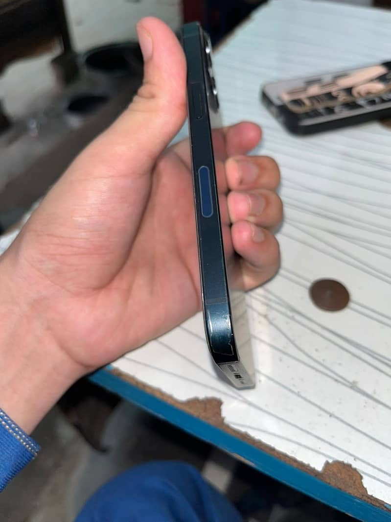 Apple iPhone 13 1