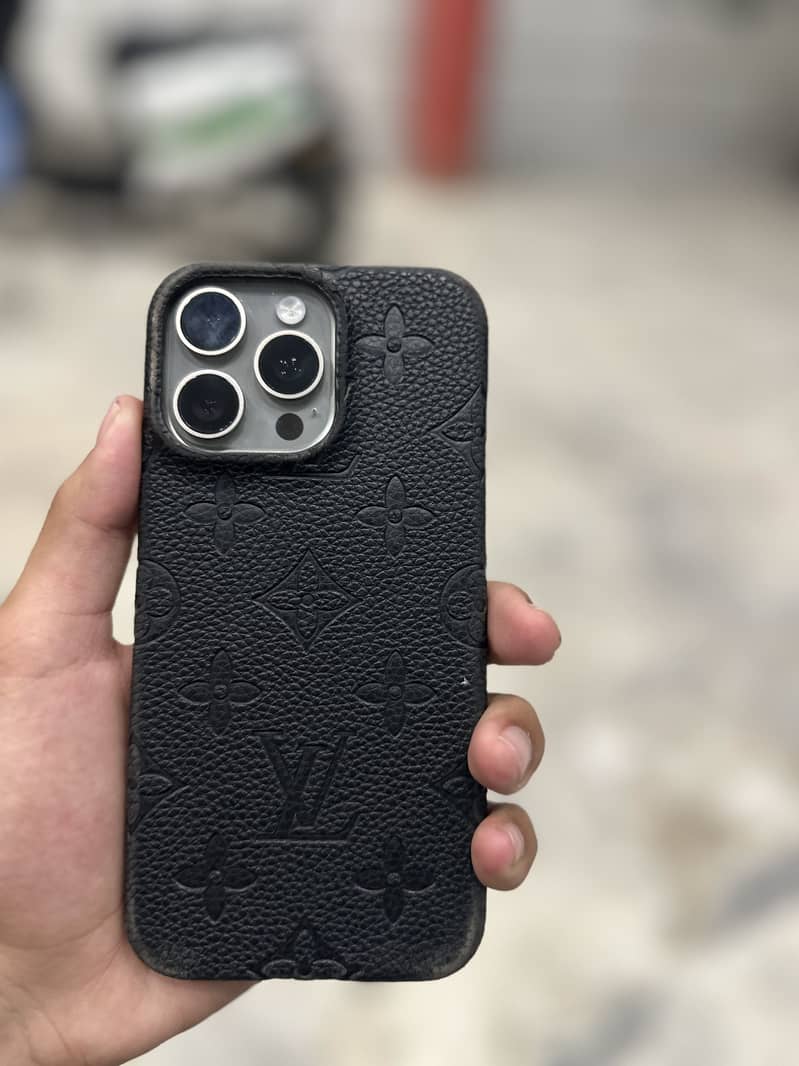Apple iPhone 15 Pro Max 2