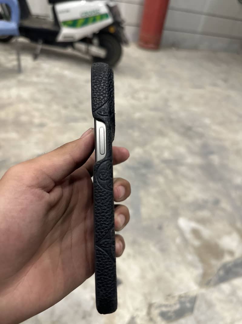 Apple iPhone 15 Pro Max 3