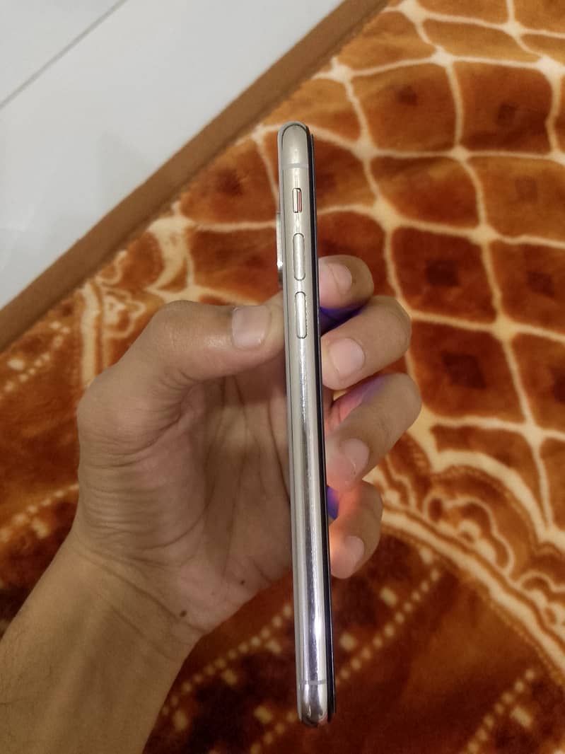 Apple iPhone X 4