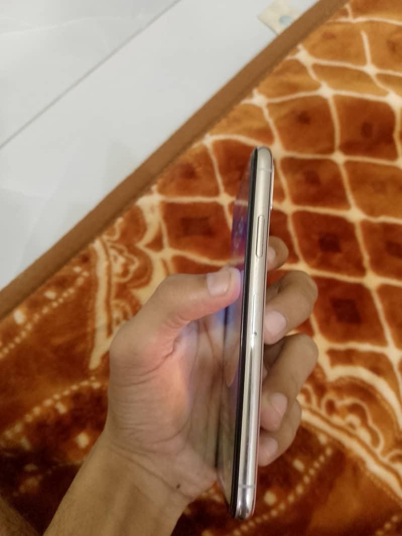 Apple iPhone X 5