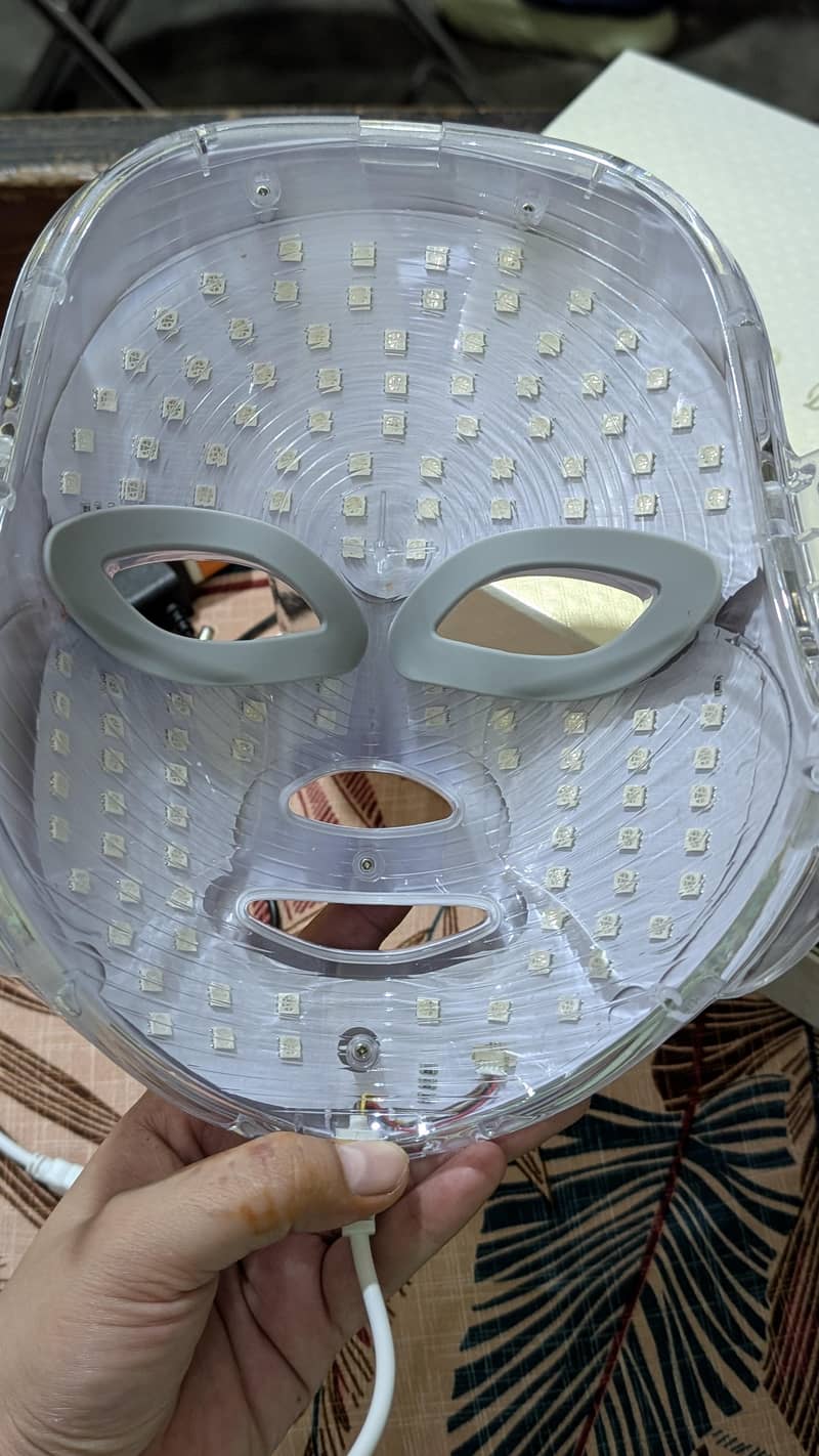 LED FACE MASK 1