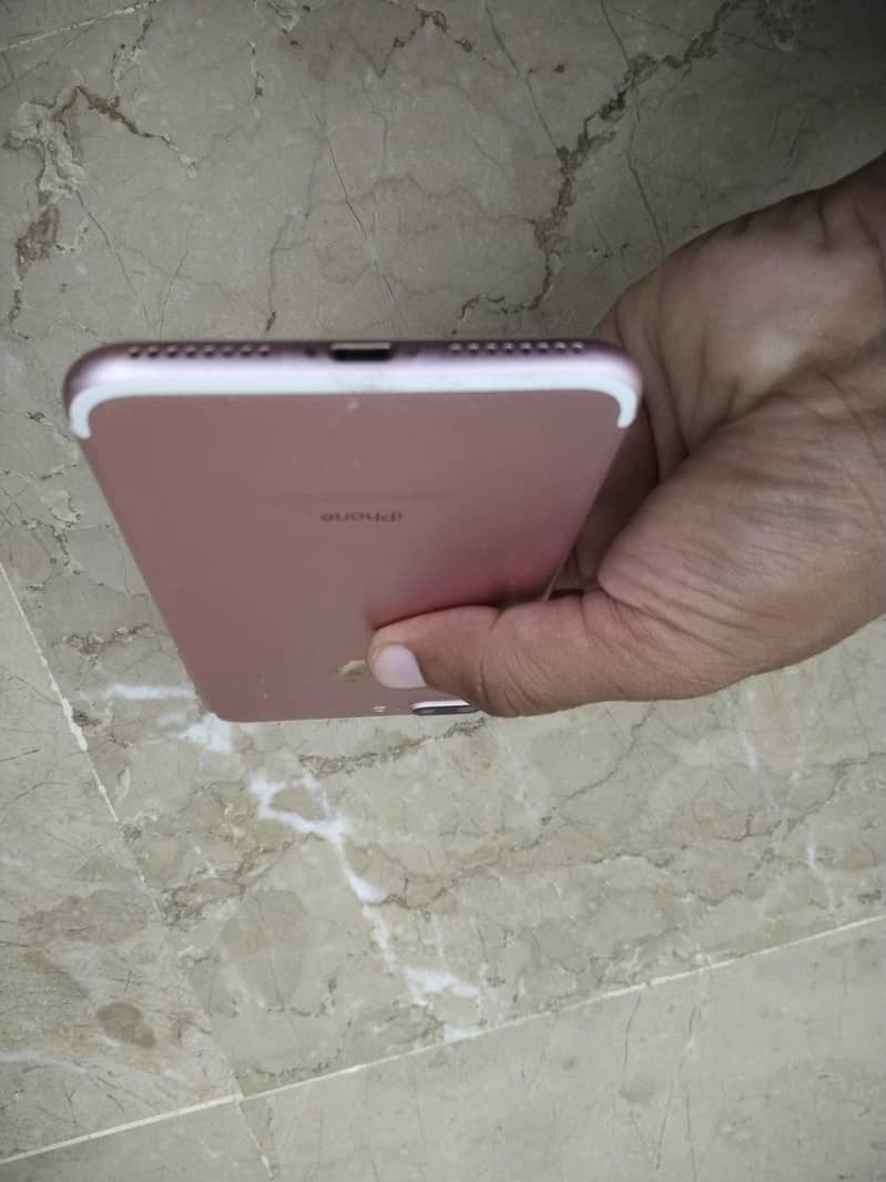 Apple iPhone 7 Plus 3