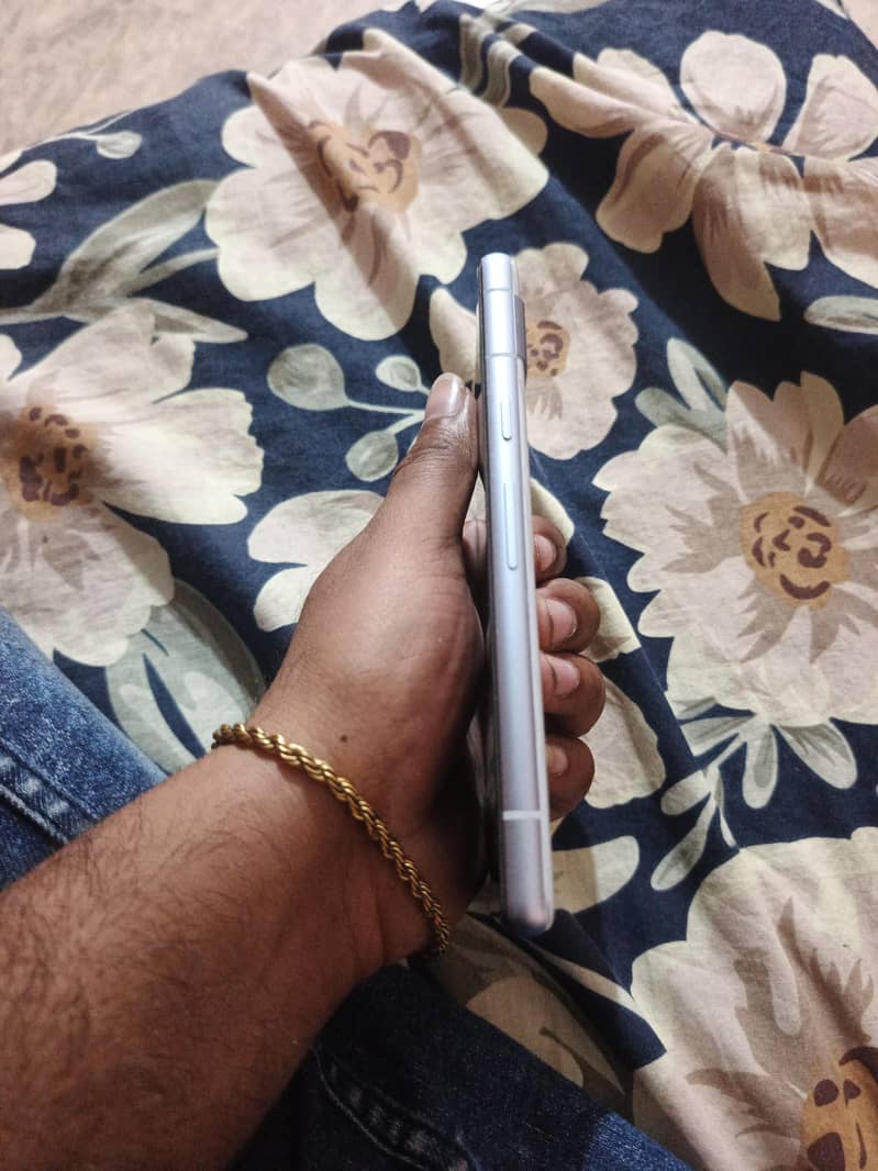 Google Pixel 7 4