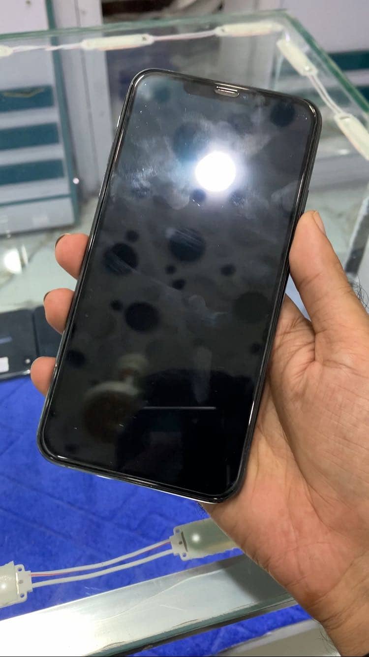 Apple iPhone 11 Pro Max 1