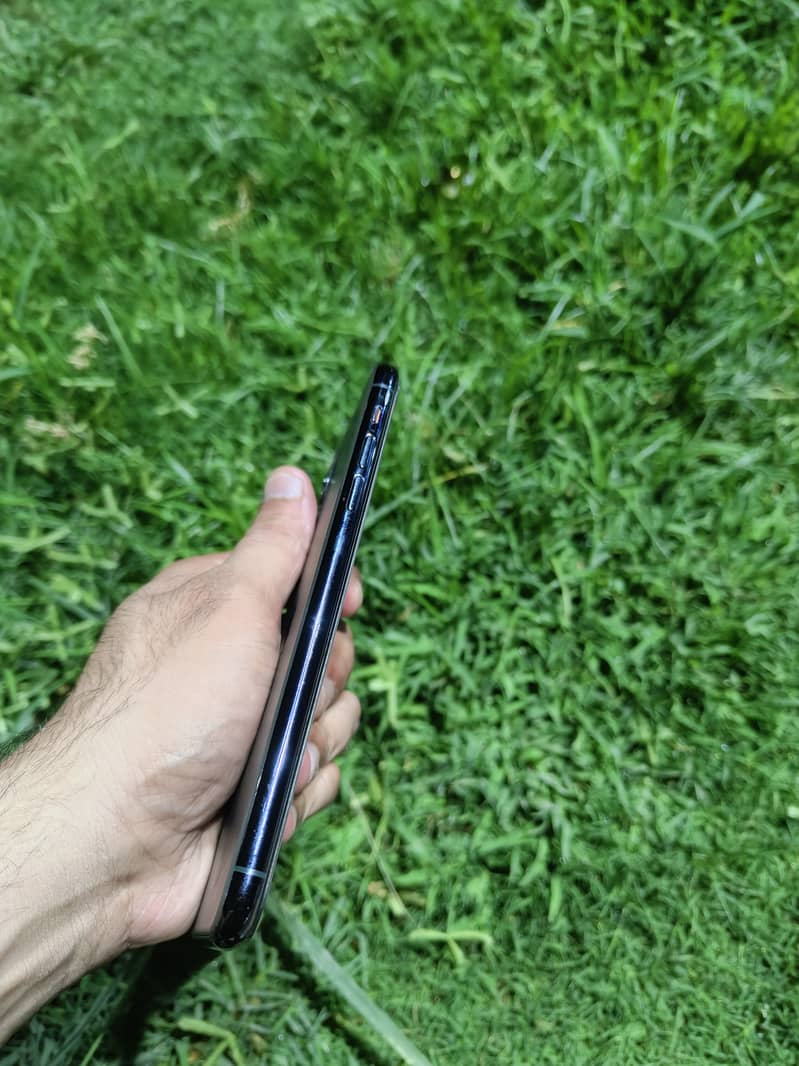 Apple iPhone 11 Pro Max 0